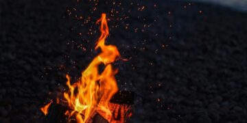 Valencia blinda sus playas para la Nit de Sant Joan: reparto de leña, restricciones y desalojo a las 04:00 horas