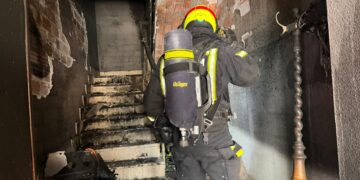 Susto en Burriana: Dos menores rescatados ilesos tras el incendio de una vivienda