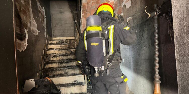 Susto en Burriana: Dos menores rescatados ilesos tras el incendio de una vivienda 1 Susto en Burriana: Dos menores rescatados ilesos tras el incendio de una vivienda
