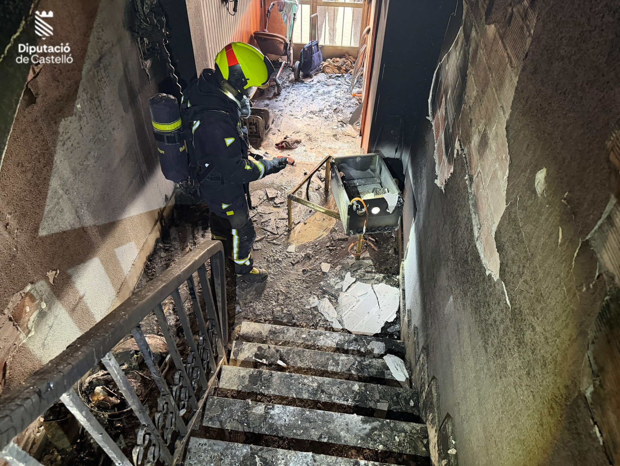 Susto en Burriana: Dos menores rescatados ilesos tras el incendio de una vivienda 3