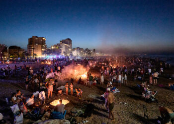 Gandía reúne a más de 50.000 personas en la Nit de Sant Joan 15 Gandía reúne a más de 50.000 personas en la Nit de Sant Joan