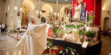 Misa a San Juán Bautista en la ConCatedral de Alicante con asistencia de las Falleras Mayores de Valencia