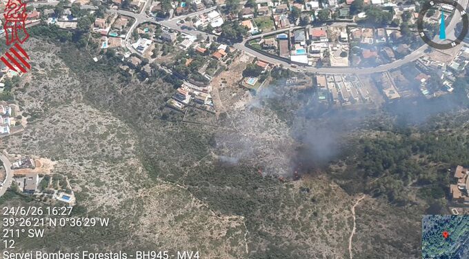 Controlado un incendio de vegetación en Casinos tras una rápida intervención de los bomberos
