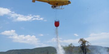 Un camión incendiado en una zona rural provoca un fuego de vegetación en Atzeneta del Maestrat