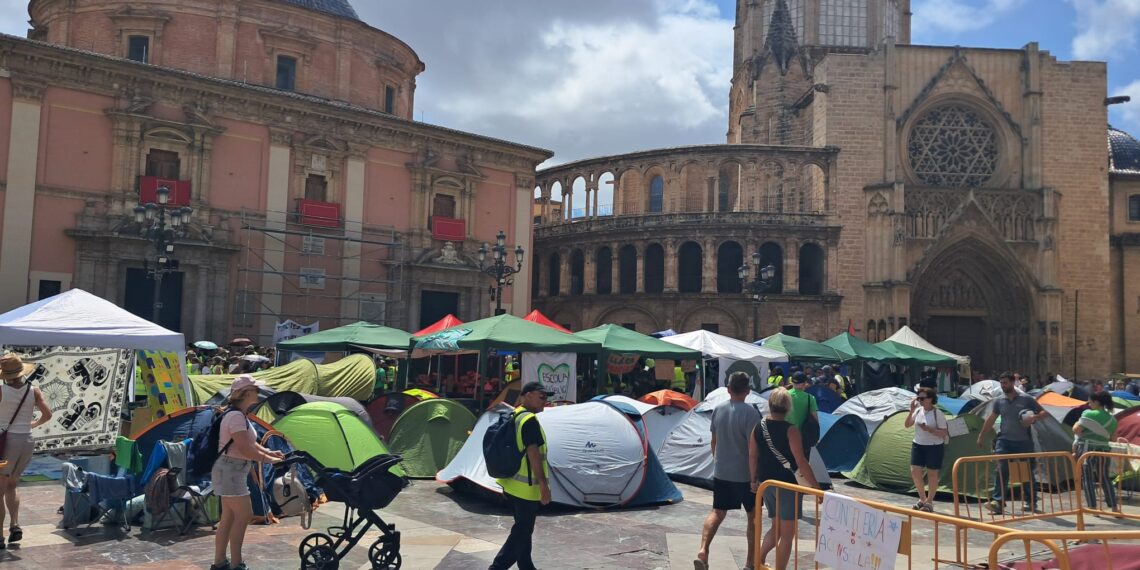 Huelga profesores plaza de la virgen 15