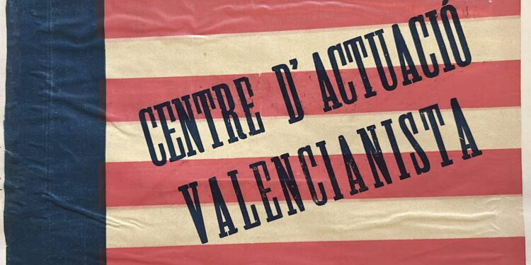 Lo Rat Penat recupera una històrica Real Senyera del Centre d'Actuació Valencianista desconeguda fins ara 1 Lo Rat Penat recupera una històrica Real Senyera del Centre d'Actuació Valencianista desconeguda fins ara