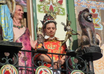 LA CORONACIÓN DE RUSSAFART: El Imperio de la Inclusión Conquista las Calles de Ruzafa 14 LA CORONACIÓN DE RUSSAFART: El Imperio de la Inclusión Conquista las Calles de Ruzafa