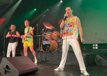 El espíritu de Queen llena por completo el Auditorio Roig Arena