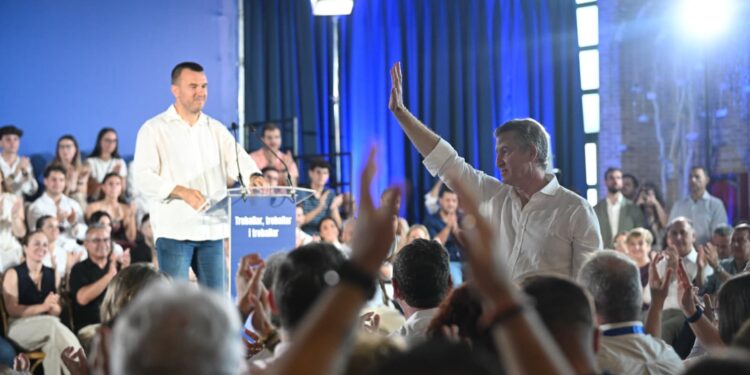 El PP exhibe músculo en Sueca ante Feijóo y sitúa a Valéncia como "el motor" del cambio en España
