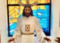 La Cofradía de Jesús de Medinaceli acerca su devoción a los residentes de la Malvarrosa exponiendo su imagen