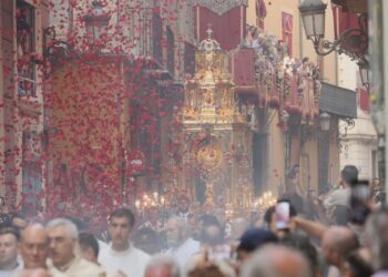El Corpus de Valéncia desafía al calor y a las reivindicaciones sociales en una procesión de gran riqueza bíblica