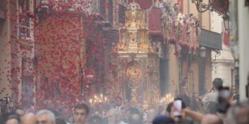 El Corpus de Valéncia desafía al calor y a las reivindicaciones sociales en una procesión de gran riqueza bíblica