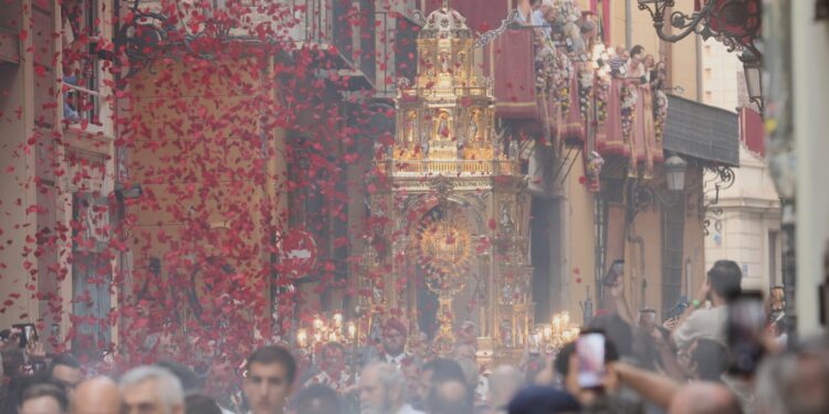 El Corpus de Valéncia desafía al calor y a las reivindicaciones sociales en una procesión de gran riqueza bíblica 1 El Corpus de Valéncia desafía al calor y a las reivindicaciones sociales en una procesión de gran riqueza bíblica