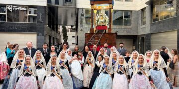 Fervor, tradición y pólvora en el corazón de Valencia: Los niños festejan a Sant Vicent Ferrer en el corazón del Cap i Casal