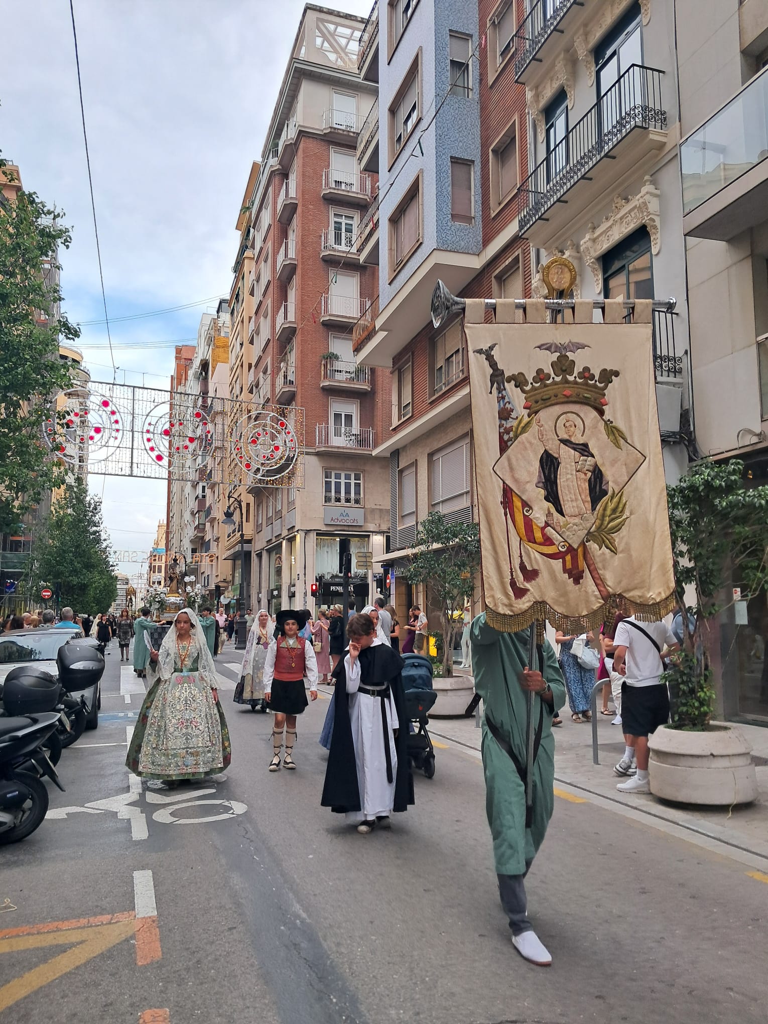 Fervor, tradición y pólvora en el corazón de Valencia: Los niños festejan a Sant Vicent Ferrer en el corazón del Cap i Casal 7 WhatsApp Image 2026 06 16 at 10.01.492