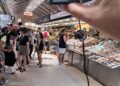 Un mes después del anuncio de las obras del Mercado Central, los vendedores denuncian que «no hay ni rastro» de las mejoras mientras se suceden los desmayos por calor