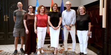 Tres años de parálisis en el Mercado Central: Catalá perpetúa el caos, desoye a los vendedores y el calor extremo provoca los primeros ingresos médicos