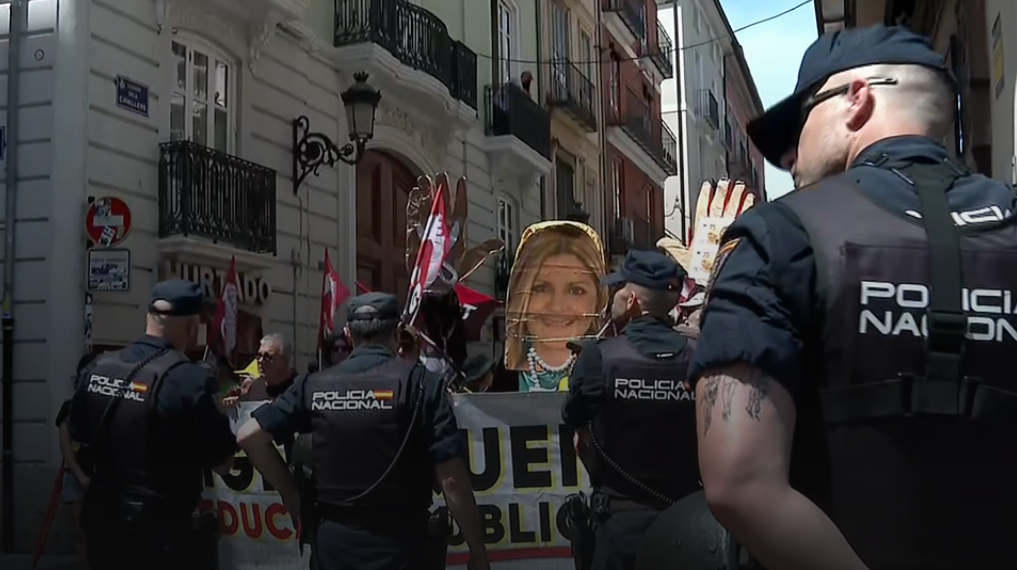 Las negociaciones entre Educación y los sindicatos siguen bloqueadas mientras crecen las protestas docentes en Valencia 1 acampada huelga profesores 2