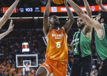 El Valencia Basket se apunta el primero de las semifinales tras un partido legendario y agónico en el Roig Arena