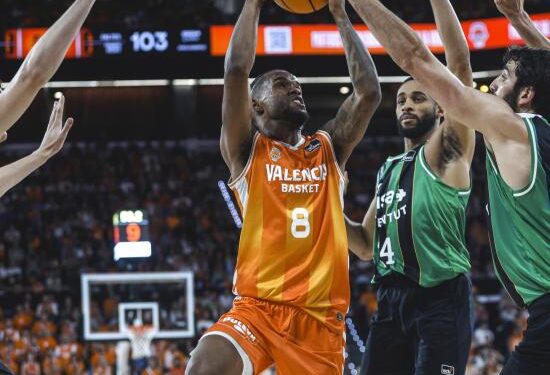 El Valencia Basket se apunta el primero de las semifinales tras un partido legendario y agónico en el Roig Arena