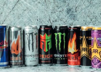 Los consumidores exigen vetar la publicidad de bebidas energéticas en redes y deporte para proteger a los menores