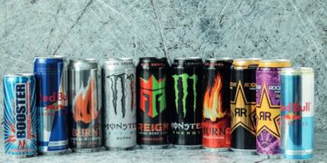 Los consumidores exigen vetar la publicidad de bebidas energéticas en redes y deporte para proteger a los menores