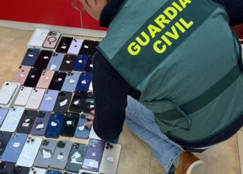 Detenidas seis personas por una trama de robo de paquetes y reventa de móviles en Valencia 14 Detenidas seis personas por una trama de robo de paquetes y reventa de móviles en Valencia
