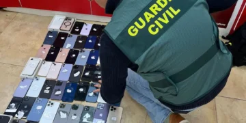 Detenidas seis personas por una trama de robo de paquetes y reventa de móviles en Valencia