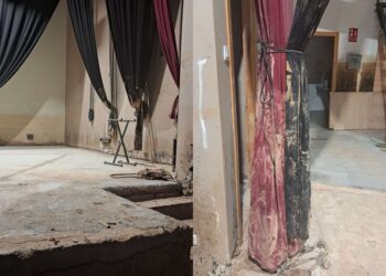 Veinte meses después de la catástrofe, el barro y la parálisis institucional aún ahogan la Casa de la Cultura de Albal