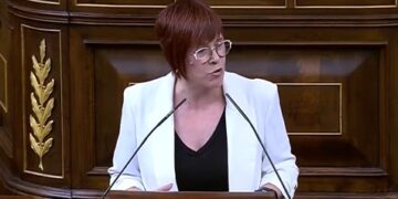 Compromís equilibrismo entre dos aguas: victimismo y reproches de baja intensidad
