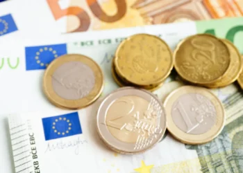 Cuánto dinero hace falta para ser feliz en España? Un estudio le pone cifra según la ciudad 14 Cuánto dinero hace falta para ser feliz en España? Un estudio le pone cifra según la ciudad