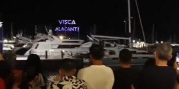 El cielo de Alicante se iluminó entre destellos espaciales y una intensa polémica lingüística