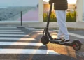 Nuevas normas de tráfico en España: edad mínima de 15 años para patinetes y guantes obligatorios en moto desde octubre 10 Nuevas normas de tráfico en España: edad mínima de 15 años para patinetes y guantes obligatorios en moto desde octubre