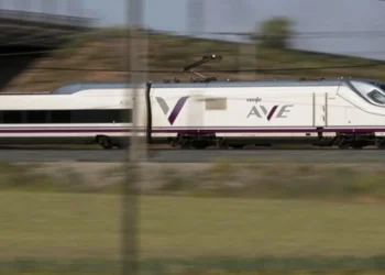 Retrasos de hasta 40 minutos en los trenes AVE entre Madrid, Valencia y Alicante por una doble incidencia