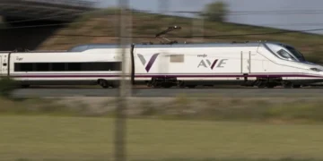 Retrasos de hasta 40 minutos en los trenes AVE entre Madrid, Valencia y Alicante por una doble incidencia