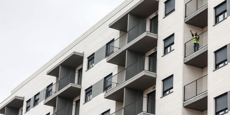 el listado para solicitar una vivienda de alquiler asequible es mas de mil personas 8995