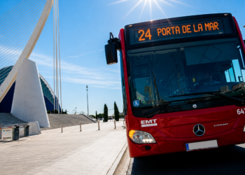EMT Valencia mantendrá durante todo el año el refuerzo de las líneas 24 y 25 hacia Pobles del Sur