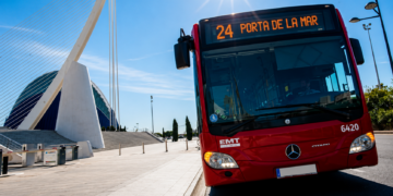 EMT Valencia mantendrá durante todo el año el refuerzo de las líneas 24 y 25 hacia Pobles del Sur