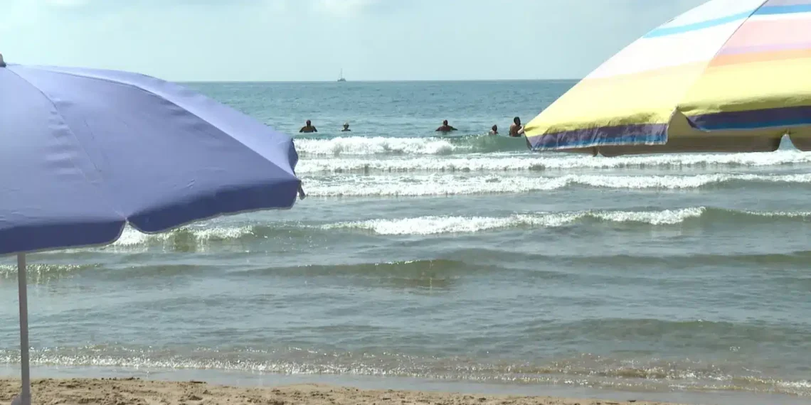 El futuro de la playa nudista de Bellver abre un intenso debate tras un cambio en la normativa de Oropesa