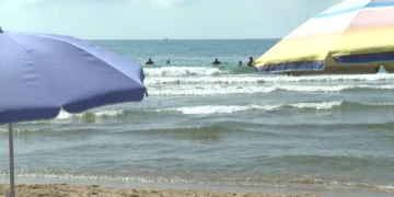 El futuro de la playa nudista de Bellver abre un intenso debate tras un cambio en la normativa de Oropesa
