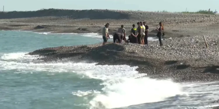 Hallan el cuerpo del menor desaparecido en la playa de Almassora tras tres días de intensa búsqueda 1 f966dadd 0967 4e1b b8e4 394e1f310162 16 9 aspect ratio 1600w 0