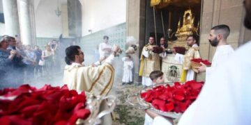 Cuatro siglos de fe inalterable: El Patriarca celebra la Octava del Corpus entre andamios por restauración