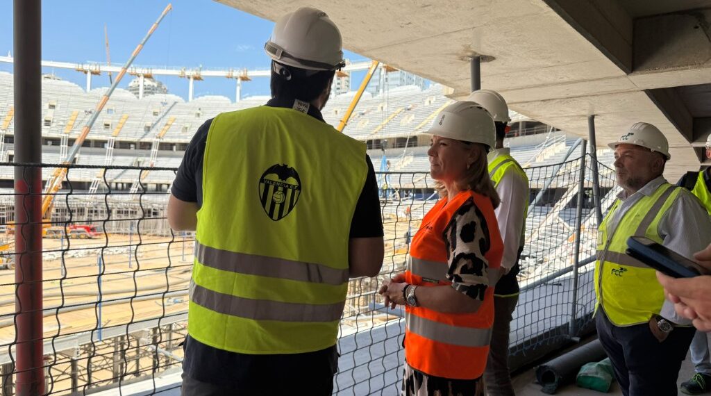 Detrás del futuro estadio del Valencia CF hay cientos de trabajadores y un objetivo claro: cero accidentes