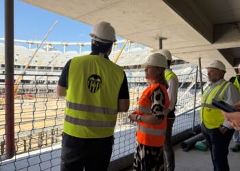 Detrás del futuro estadio del Valencia CF hay cientos de trabajadores y un objetivo claro: cero accidentes