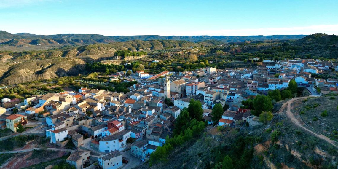 Tensión en el Valle de Ayora-Cofrentes: Vecinos y Ayuntamiento enfrentan posturas ante la planta de residuos en Zarra
