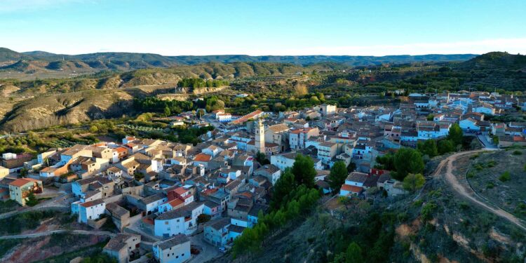 Tensión en el Valle de Ayora-Cofrentes: Vecinos y Ayuntamiento enfrentan posturas ante la planta de residuos en Zarra
