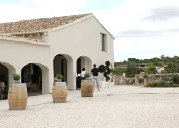 Dos hermanos daneses restauran un histórico riurau de Benissa y lo convierten en un proyecto de futuro 14 Dos hermanos daneses restauran un histórico riurau de Benissa y lo convierten en un proyecto de futuro