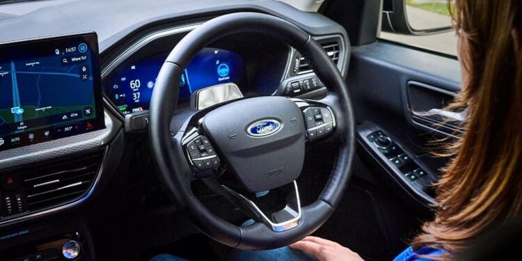 Ford presenta en Almussafes un Kuga capaz de circular sin manos gracias a tecnología desarrollada en Valencia