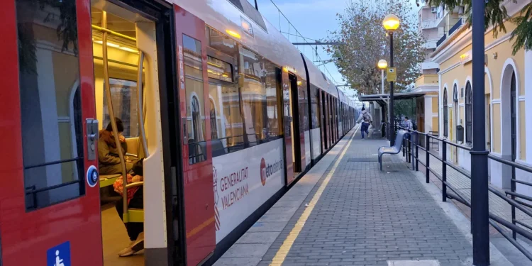 La Generalitat prorroga hasta el 31 de diciembre los descuentos en el transporte público y mantiene los viajes gratis para menores de 14 años
