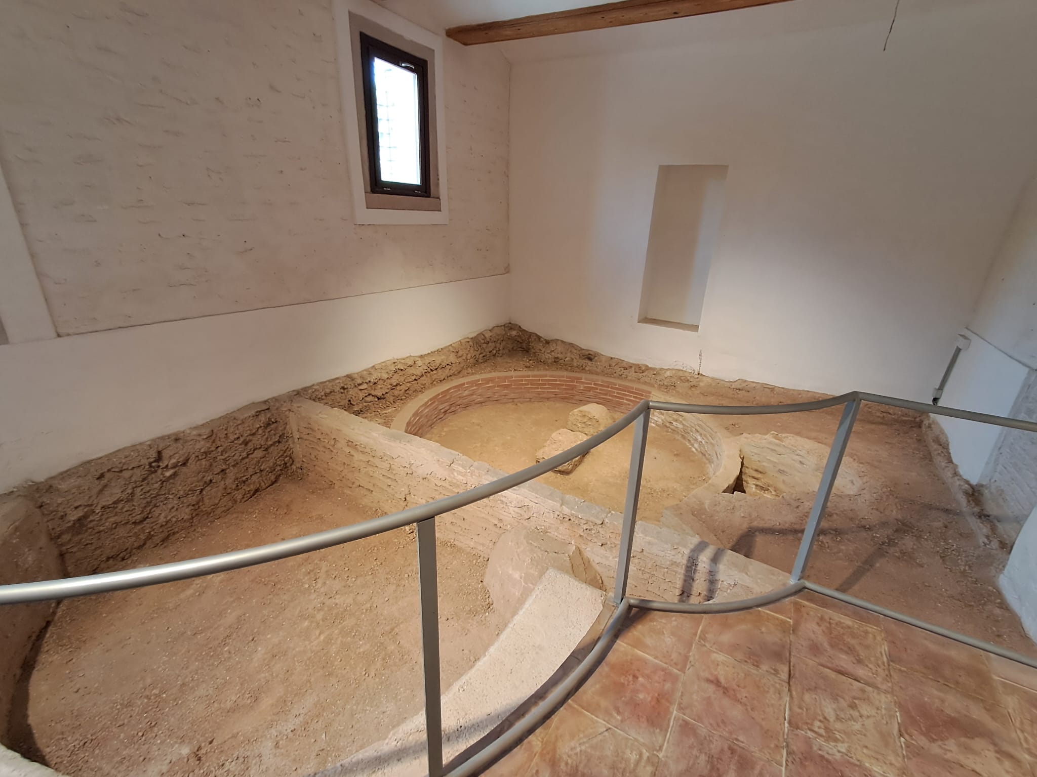 Viaje al corazón de la Alquería dels Moros: Noticias Ciudadanas y el Círculo por la Defensa del Patrimonio descubren los tesoros ocultos de la ‘Casa del Senyor’ 4 Viaje al corazón de la Alquería dels Moros
